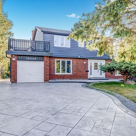 Stunning 7 Bedroom Rougeview Home With 2 Kitchens, 5 Bathrooms, Amazing Backyard & 8-Car Parking 토론토 외부 사진