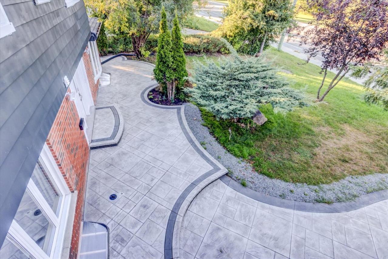 Stunning 7 Bedroom Rougeview Home With 2 Kitchens, 5 Bathrooms, Amazing Backyard & 8-Car Parking 토론토 외부 사진