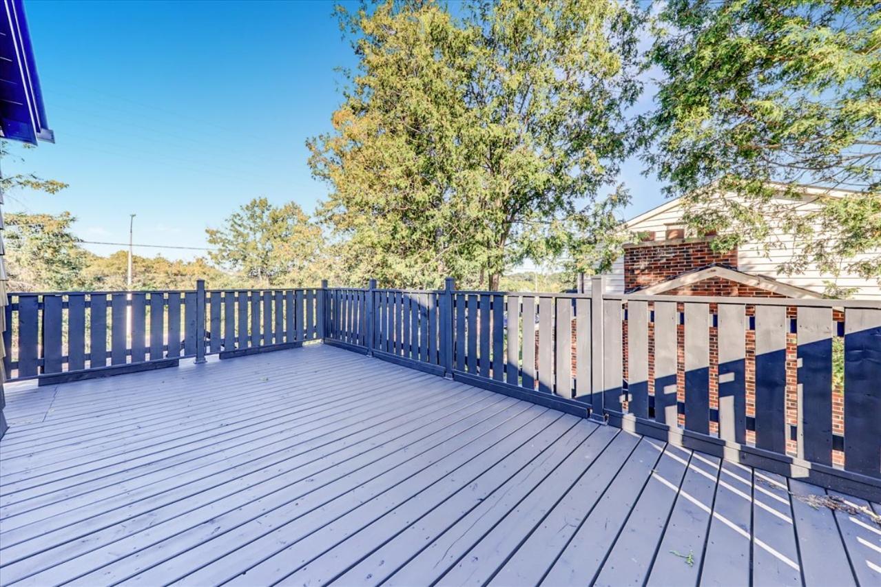 Stunning 7 Bedroom Rougeview Home With 2 Kitchens, 5 Bathrooms, Amazing Backyard & 8-Car Parking 토론토 외부 사진