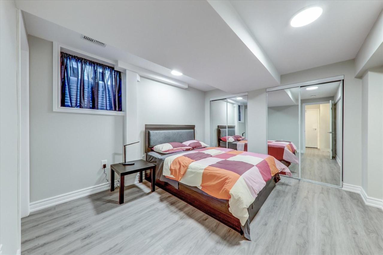 Stunning 7 Bedroom Rougeview Home With 2 Kitchens, 5 Bathrooms, Amazing Backyard & 8-Car Parking 토론토 외부 사진