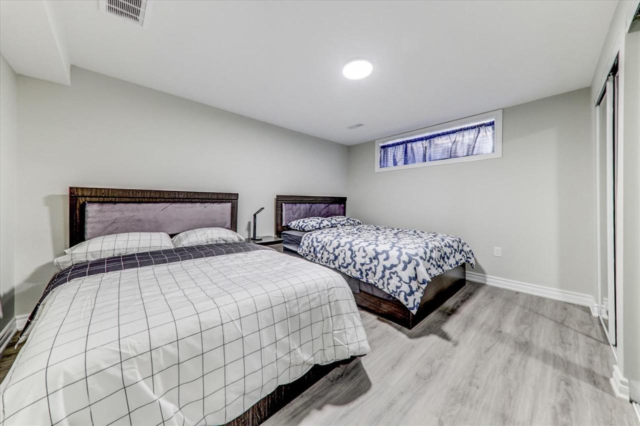 Stunning 7 Bedroom Rougeview Home With 2 Kitchens, 5 Bathrooms, Amazing Backyard & 8-Car Parking 토론토 외부 사진
